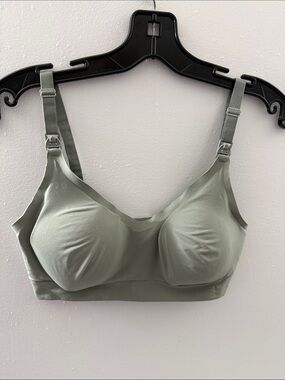 Wireless seamless light weight olive green nursing sleepwear bra Med women